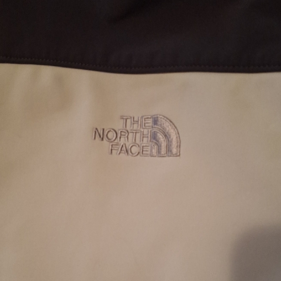 The North Face Men's Black and White Performance Jacket - Picture 12 of 13